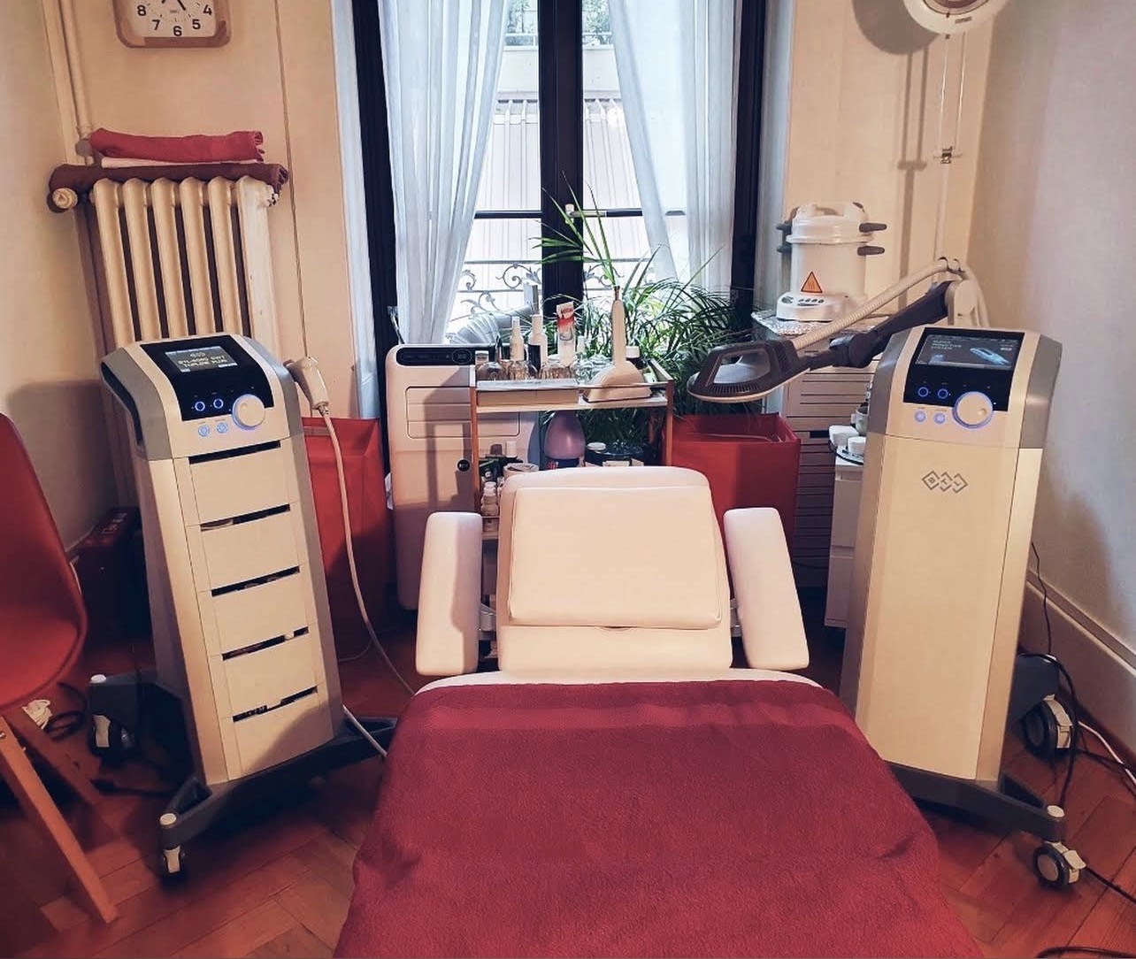 Salle de traitement et équipement réel d’IMG Clinic Genève